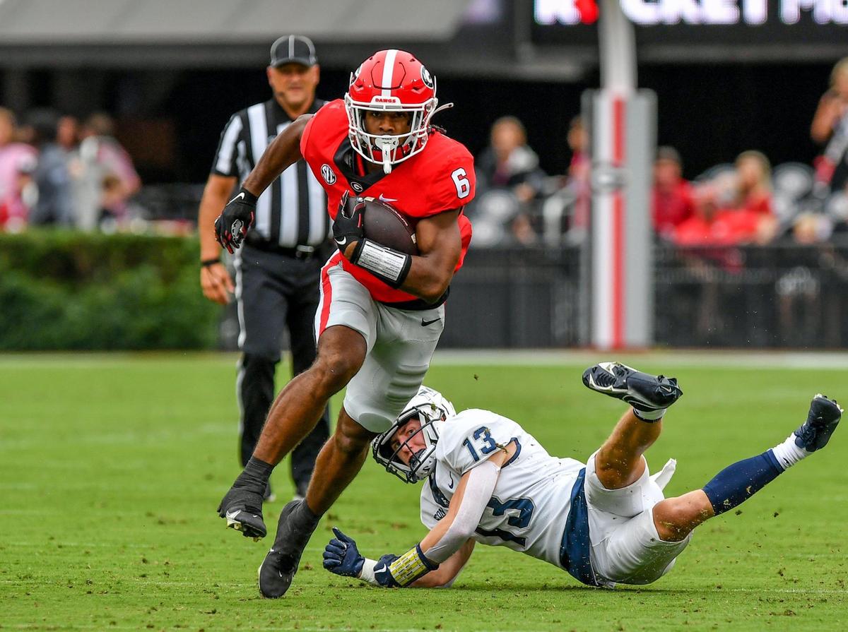 Georgia running back Kenny McIntosh (6) rushes for a first down during 1st half of the Bulldogs’ 33-0 win over Samford Saturday in Athens.