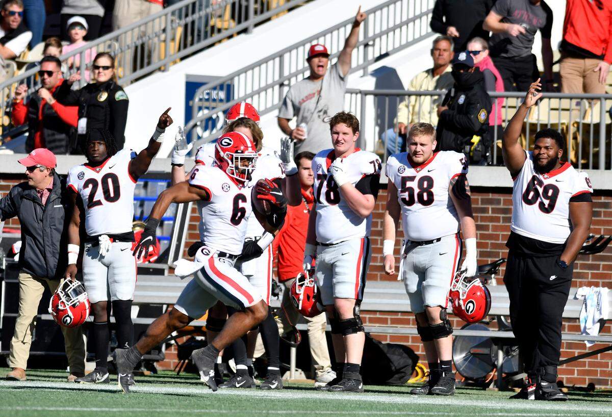 Georgia running back Kenny McIntosh (6) runs down the sideline for a touchdown during the Bulldogs 45-0 win over Georgia Tech Saturday in Atlanta.