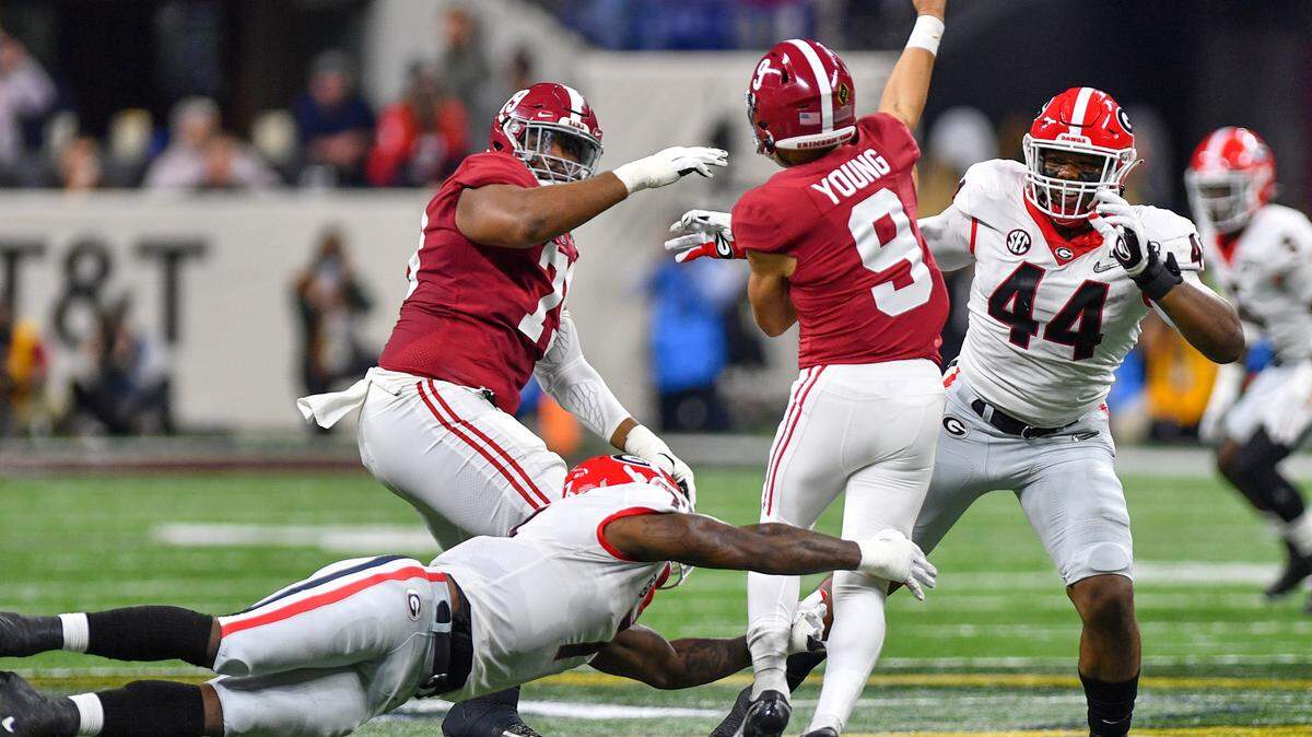 Georgia defenders can’t quite get to Alabama quarterback Bryce Young (9) during the College Football Playoff National Championship game Monday night.
