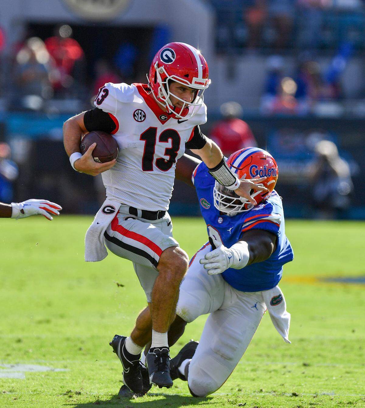 DONN RODENROTH,Jacksonville, Florida, 10/30/2021: Georgia quarterback Stetson Bennett scramble for a first down against the Florida Gators Saturday in Jacksonville.