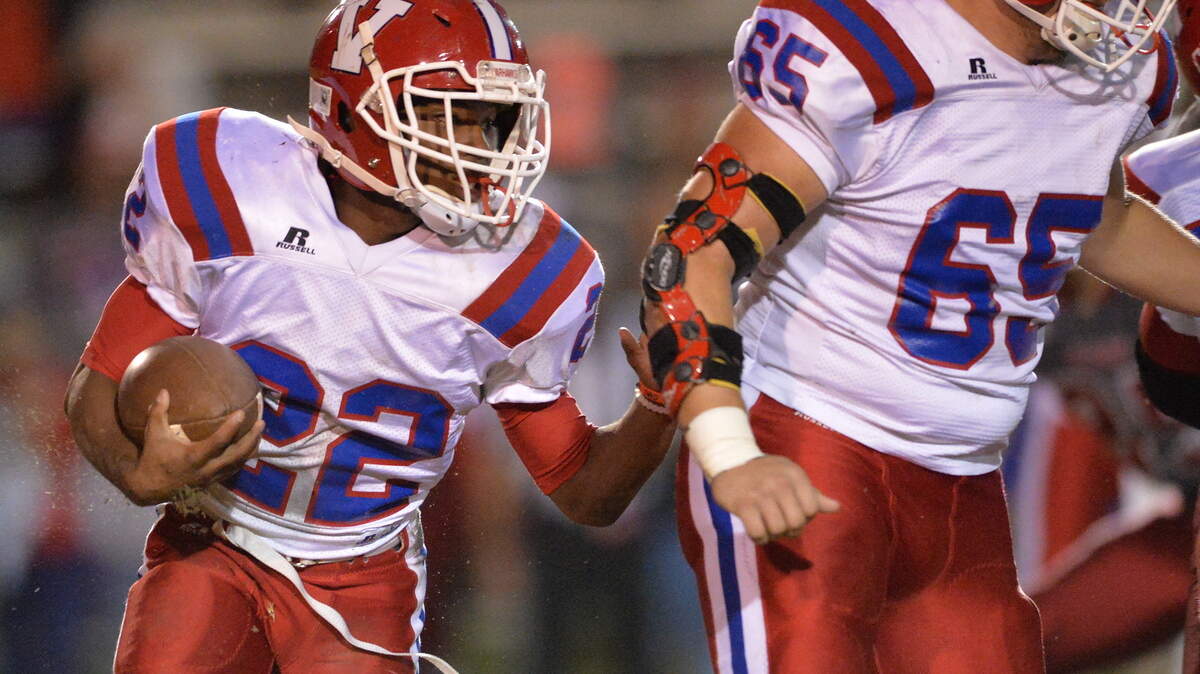 Desjuan Harris (22), Logan Hurless (65) and the Veterans Warhawks open GHSA Class AAAA playoff action Friday at Thomson.