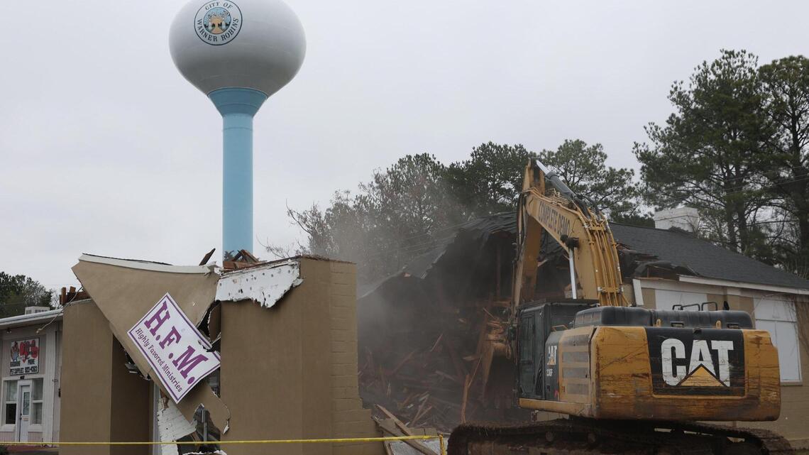 Warner Robins takes next step toward downtown district. Two more buildings coming down