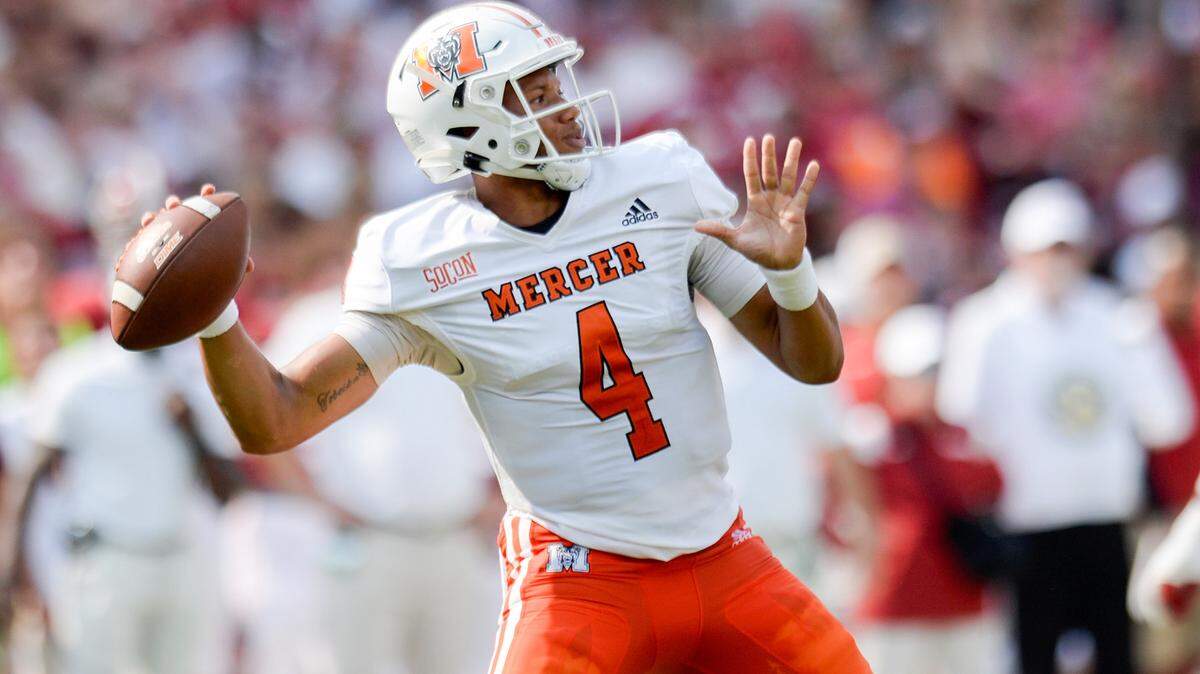 Mercer quarterback Fred Payton throws a deep pass during the Bears’ game at Alabama last year. Payton led Mercer to a 42-7 victory Saturday over Wofford.