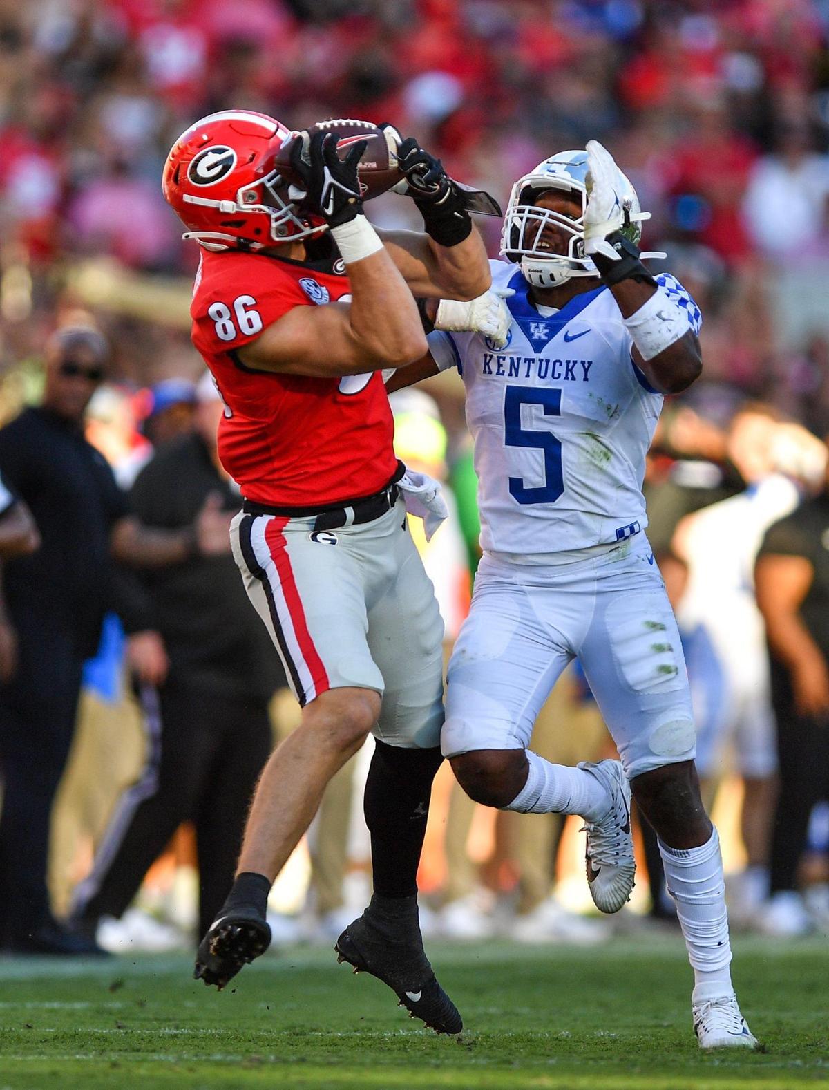 DONN RODENROTH,Athens, Georgia, 10/16/2021: Georgia tight end John Fitzpatrick hauls in a Stetson Bennett pass for a first down in action Saturday as the Bulldogs defeated Kentucky 30-13.
