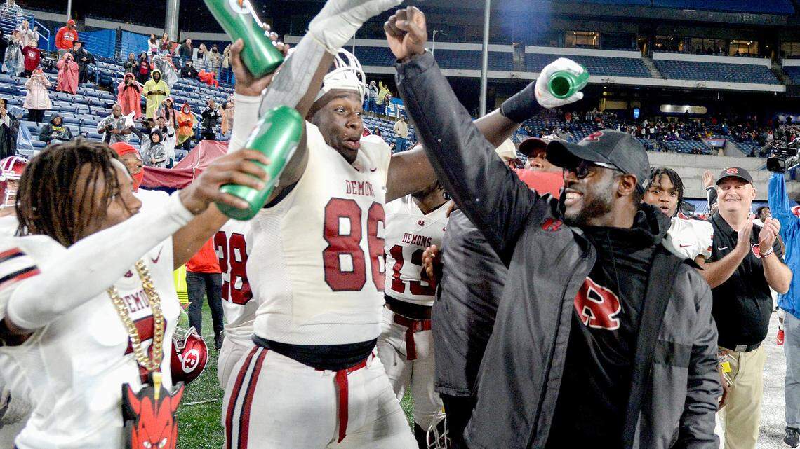 Back-to-back! Warner Robins repeats as 5A state champion by crushing Calhoun