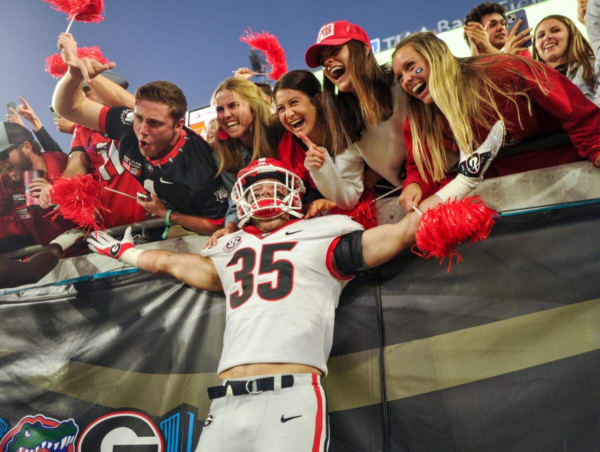 DONN RODENROTH,Jacksonville, Florida, 10/30/2021: Georgia’s John Staton celebrates with fans after the Dawgs beat Florida 34-7 in Jacksonville Saturday.