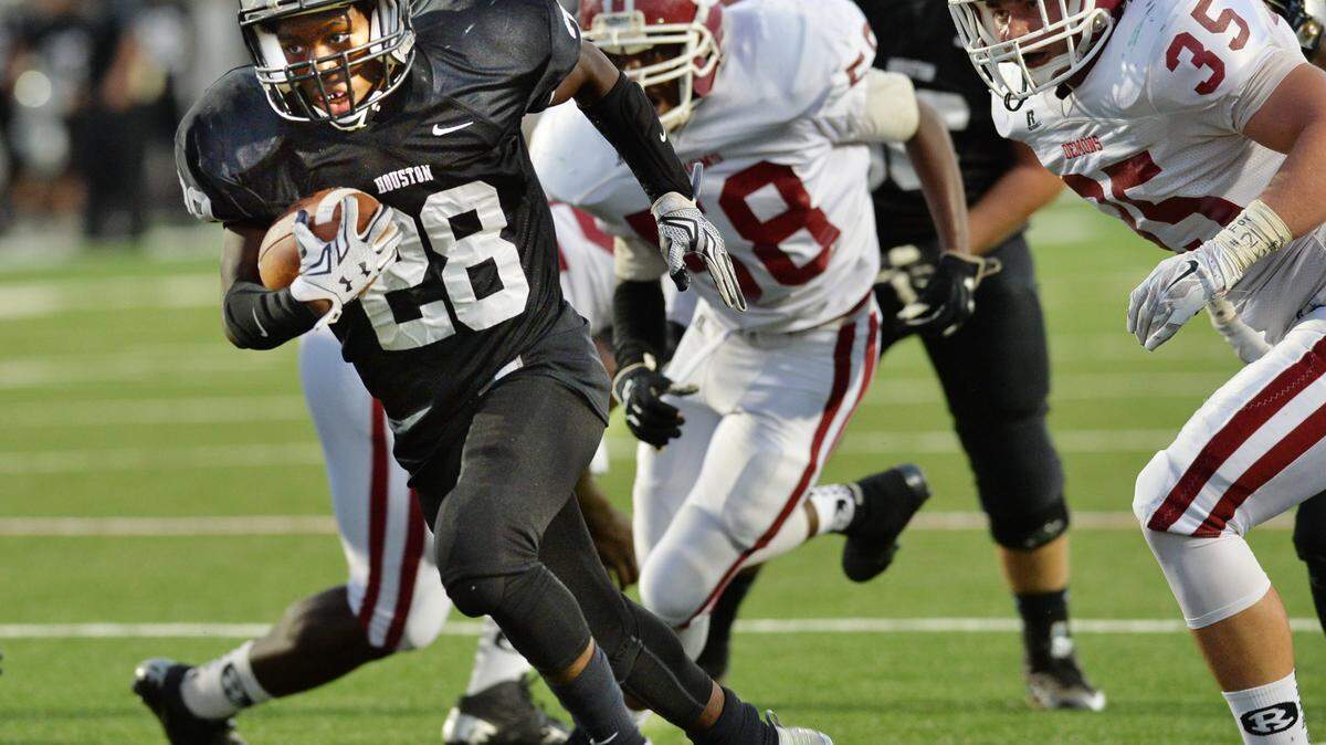 BEAU CABELL/THE TELEGRAPHJavon West (28) and the Houston County Bears host Lakeside-Evans, a team Houston County has never defeated, on Friday.