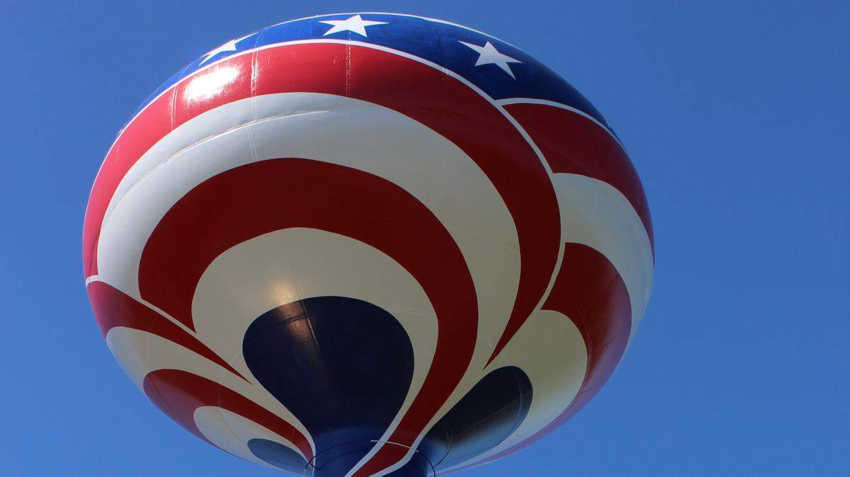 WAYNE CRENSHAW/THE TELEGRAPH 
 Jim Kelly puts finishing touches on a water tower in Houston County that he has painted over the past four weeks. The tower is located on Ga. 96 near Houston County High School.