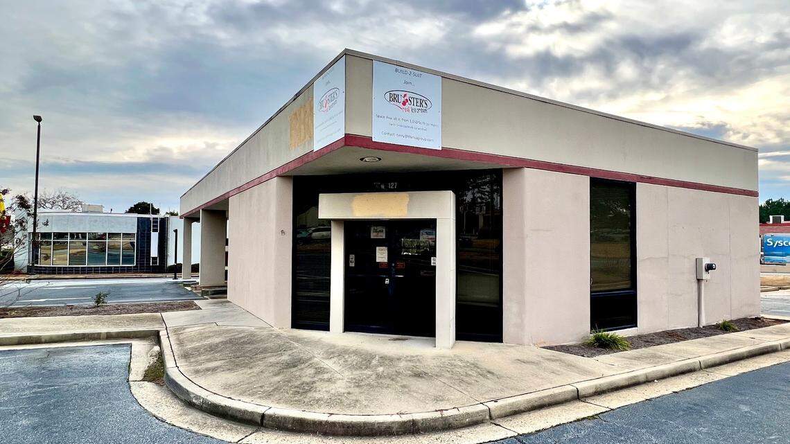 A Florida couple’s plans to transform this former bank building at 127 Russell Parkway to house a Bruster’s Real Ice Cream shop and a compatible restaurant have changed. They’re still planning a Bruster’s but in a new building with more food options. Meanwhile, they’re leasing the property.