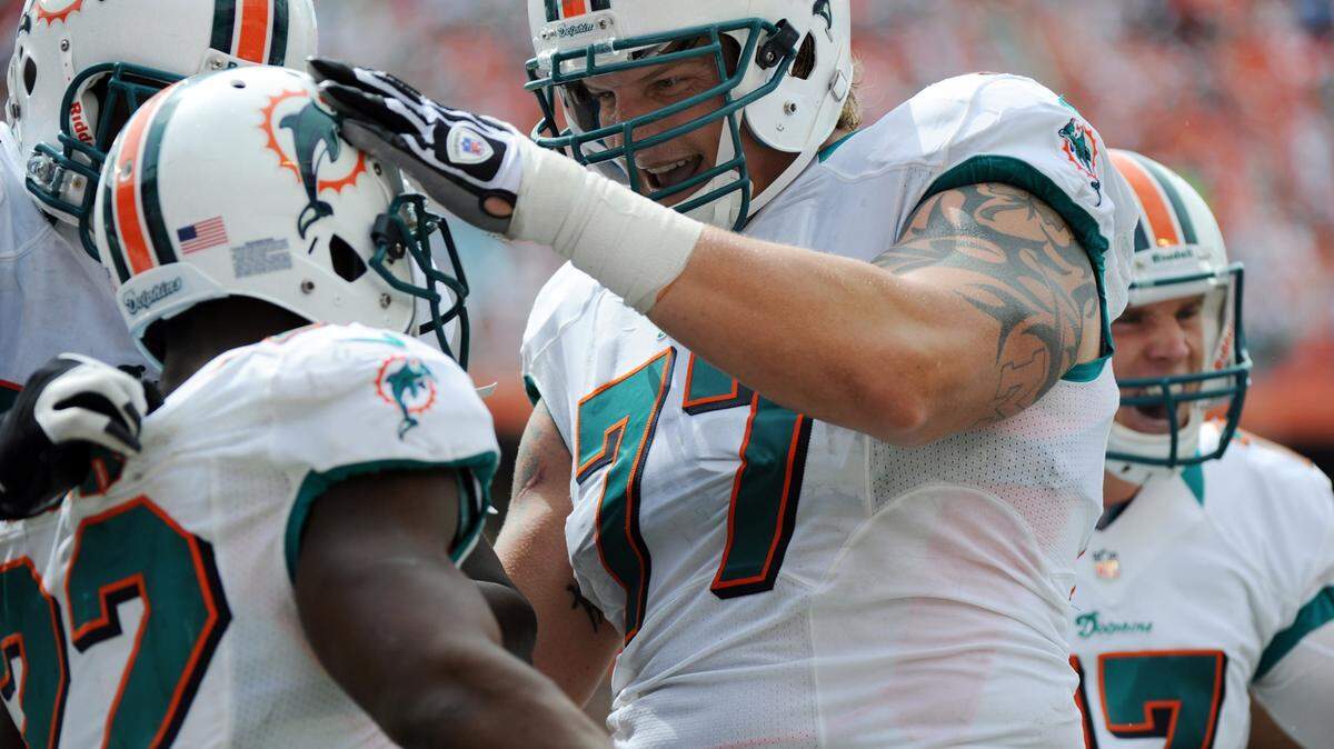 Jake Long, who was originally drafted by the Miami Dolphins, was signed by Atlanta to a one-year contract Tuesday.