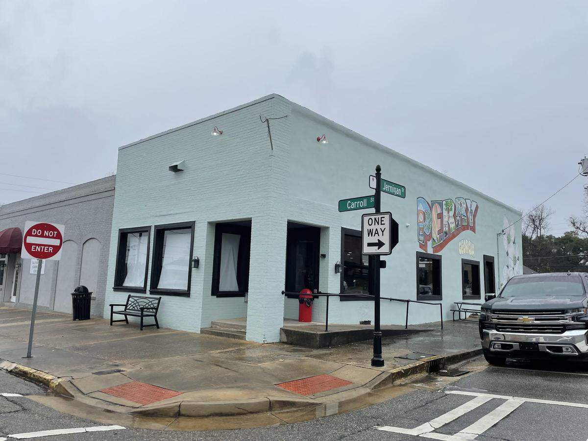 Scoopology, a new ice cream shop offering in-store made ice cream and smash burgers, is now open in the former Sweet P’s in downtown Perry.