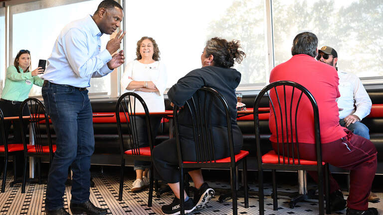 Republican candidate defends all-GOP Public Service Commission at Middle GA campaign stop