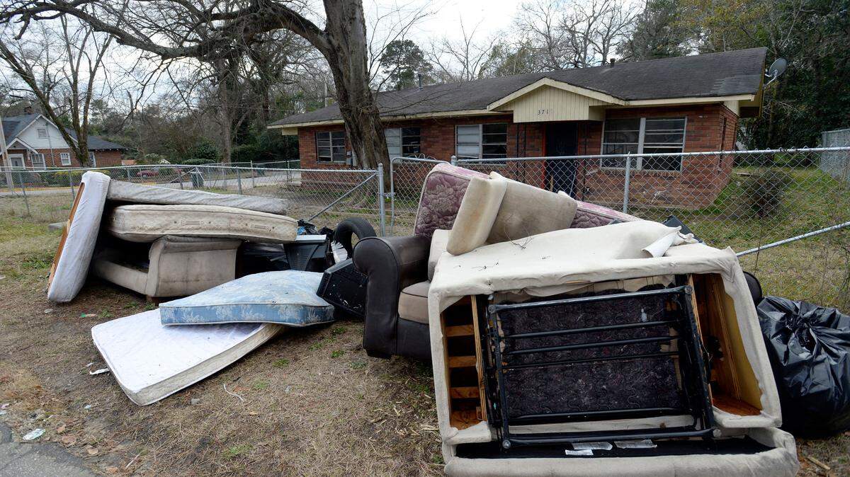 BEAU CABELL/THE TELEGRAPH Macon, Ga., 01/24/2019: Furniture and other belongings sit at the curb after the Magistrate Court Sheriff’s office supervised a court ordered eviction on Del Park earlier this week.