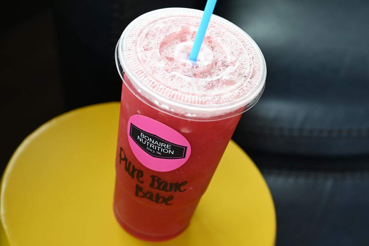 The Pure Barre Babe “grand pour” from Bonaire Nutrition features supplements from the loaded, specialty and beauty drinks, including caffeine, protein, collagen and aloe.