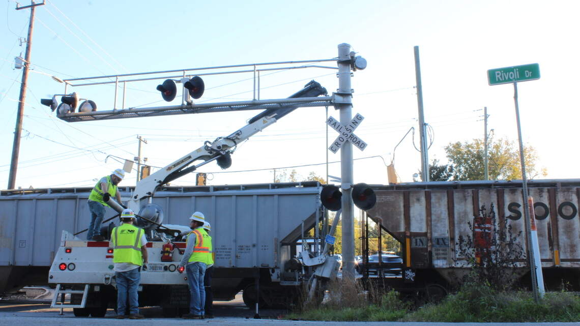 Railroad closed after driver dies on train tracks in Macon, GA | Macon ...