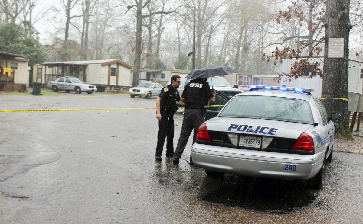 Warner Robins police investigate a shooting that happened at a Wall Street trailer park on Sunday.