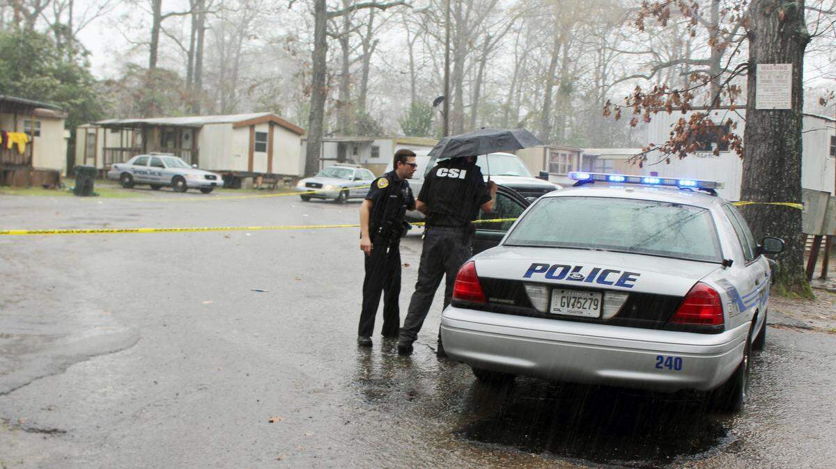 Warner Robins police investigate a shooting that happened at a Wall Street trailer park on Sunday.