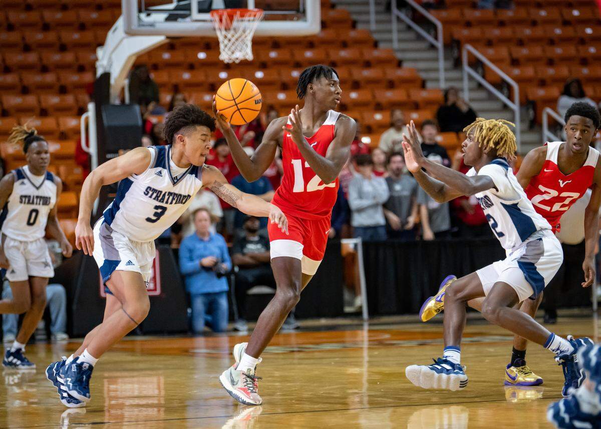 St. Anne-Pacelli’s Azarel Juste looks to pass the ball to a teammate during the Vikings’ 65-64 loss to Stratford in the GIAA State Championship Saturday night at Mercer.
