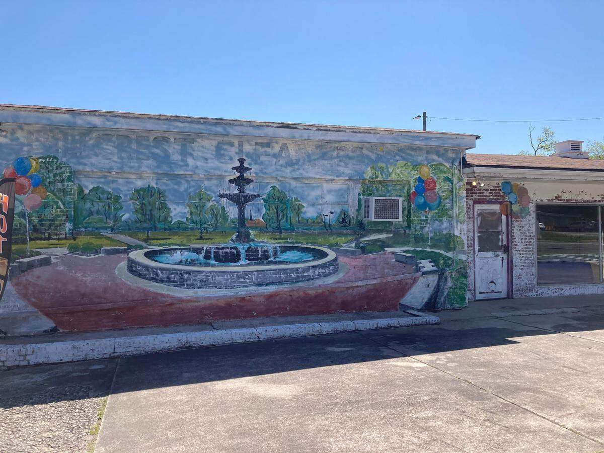 Driving north on Pio Nono Avenue, Doggie Dogs is easy to miss except for a vertical hot dog banner. That’s because the side of the building that parallels Pio Nono Avenue has a water fountain mural. The hot dog spot is on the side of the business that’s painted like a red and white dog house.