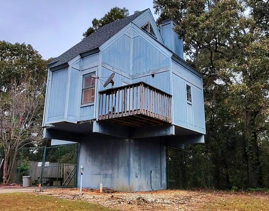 Zillow Gone Wild featured this Warner Robins home in new post.