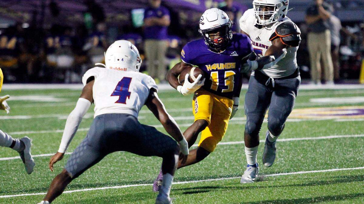 Jones County wide receiver Zion Ragins will be a key factor when the Greyhounds face Dutchtown on Friday.