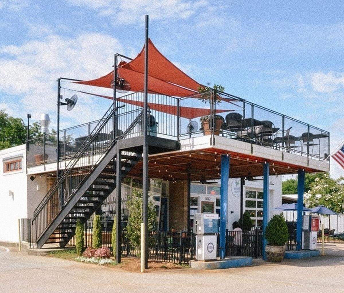 Outside view of the entire Morning by Morning coffee shop