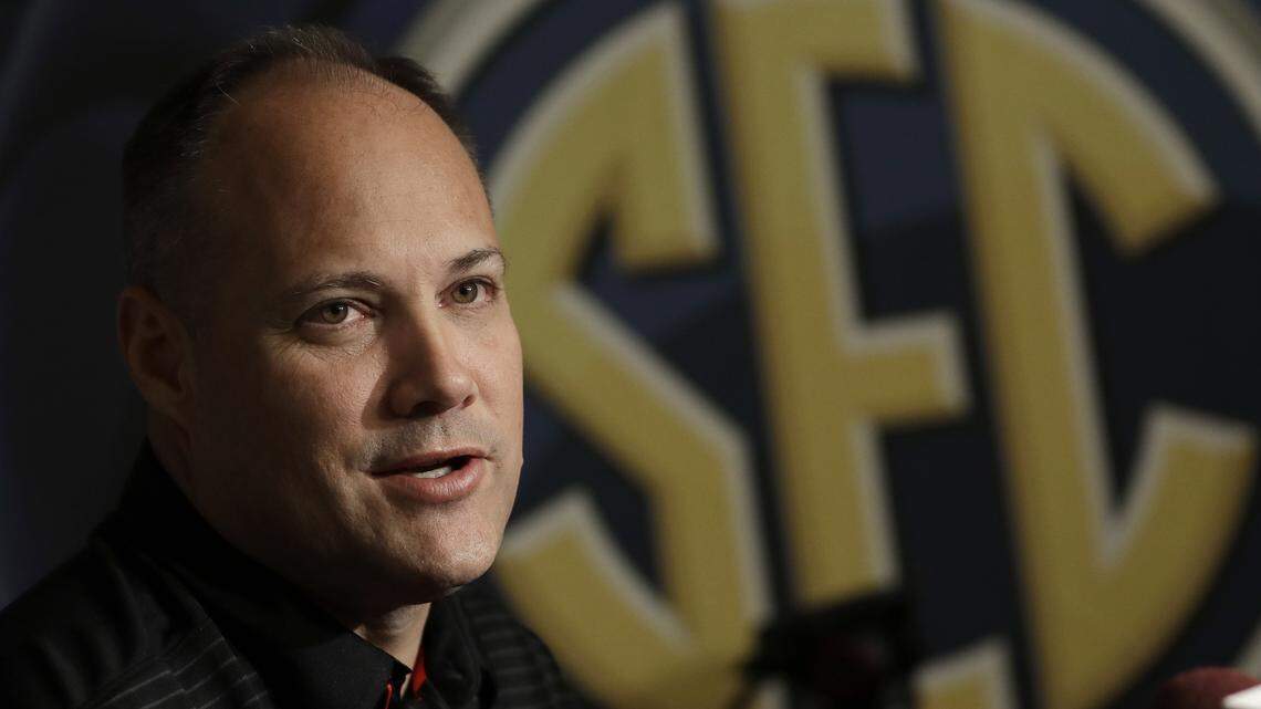 Coming off Missouri loss, Georgia prepares for South Carolina amid travel problems