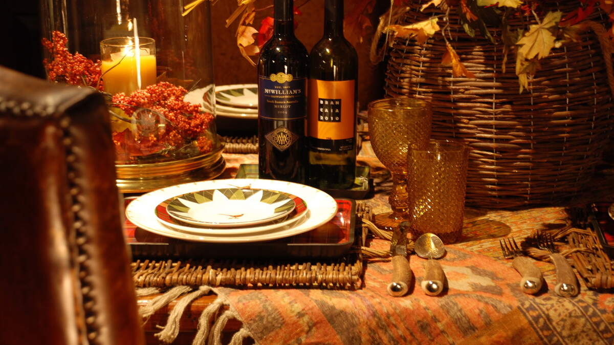 It's possible to set a visually pleasing Thanksgiving table in minutes.