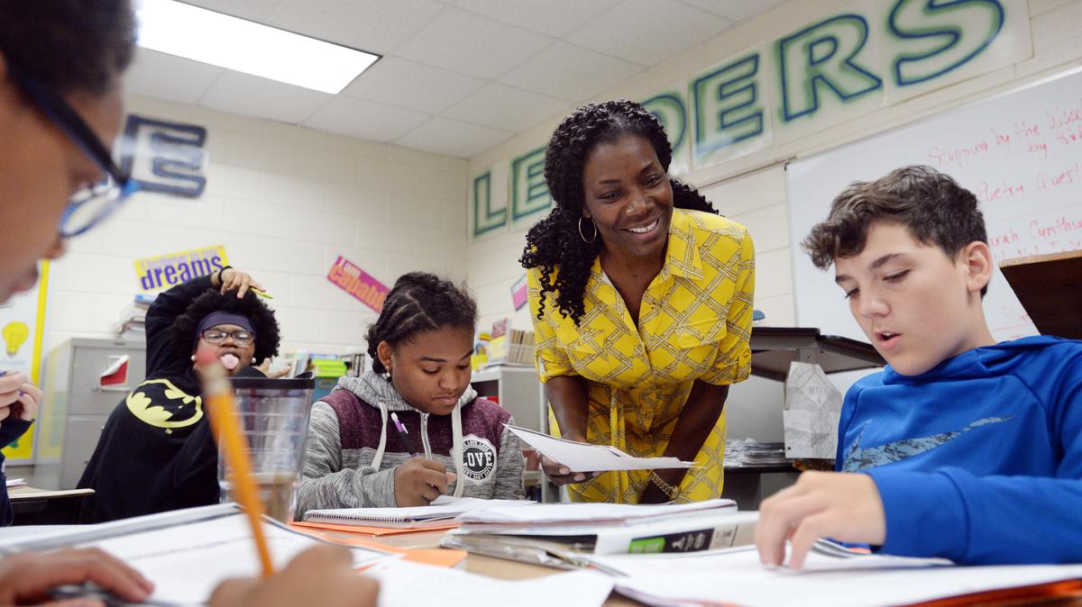 BEAU CABELL/THE TELEGRAPH Warner Robins, Ga., 04/25/2018: Northside Middle School teacher Tina Jackson, at left, leads her class in a discussion about writing technique.