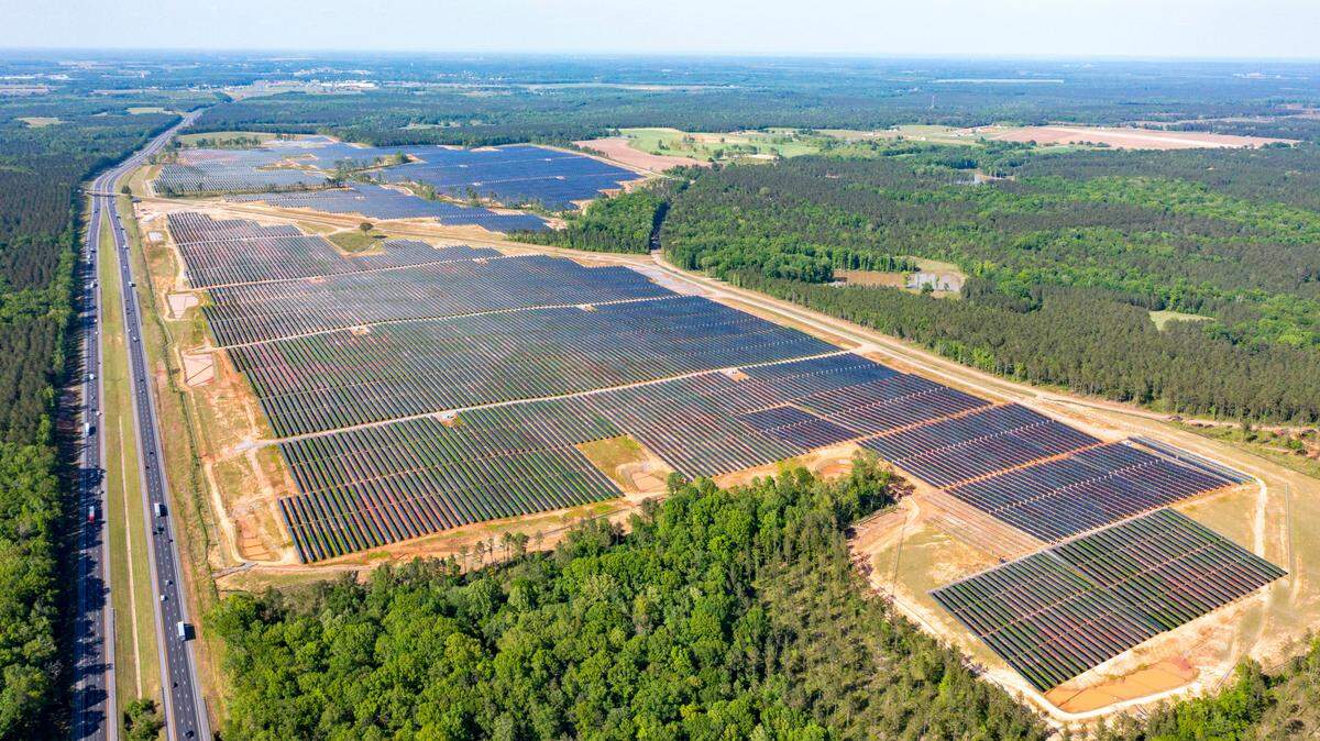 Drone photo of a 68-megawatt Houston Solar energy site in Elko, GA.