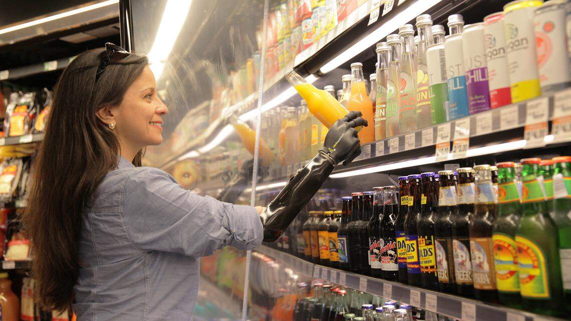 First U.S. woman fitted with ‘i-limb’ appreciates every single movement 