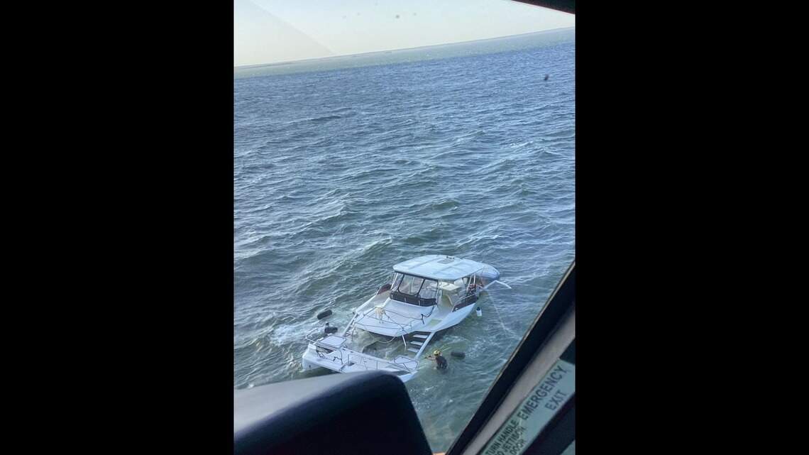 Watch rescuers rush to save boaters and dog from sinking boat off Georgia coast