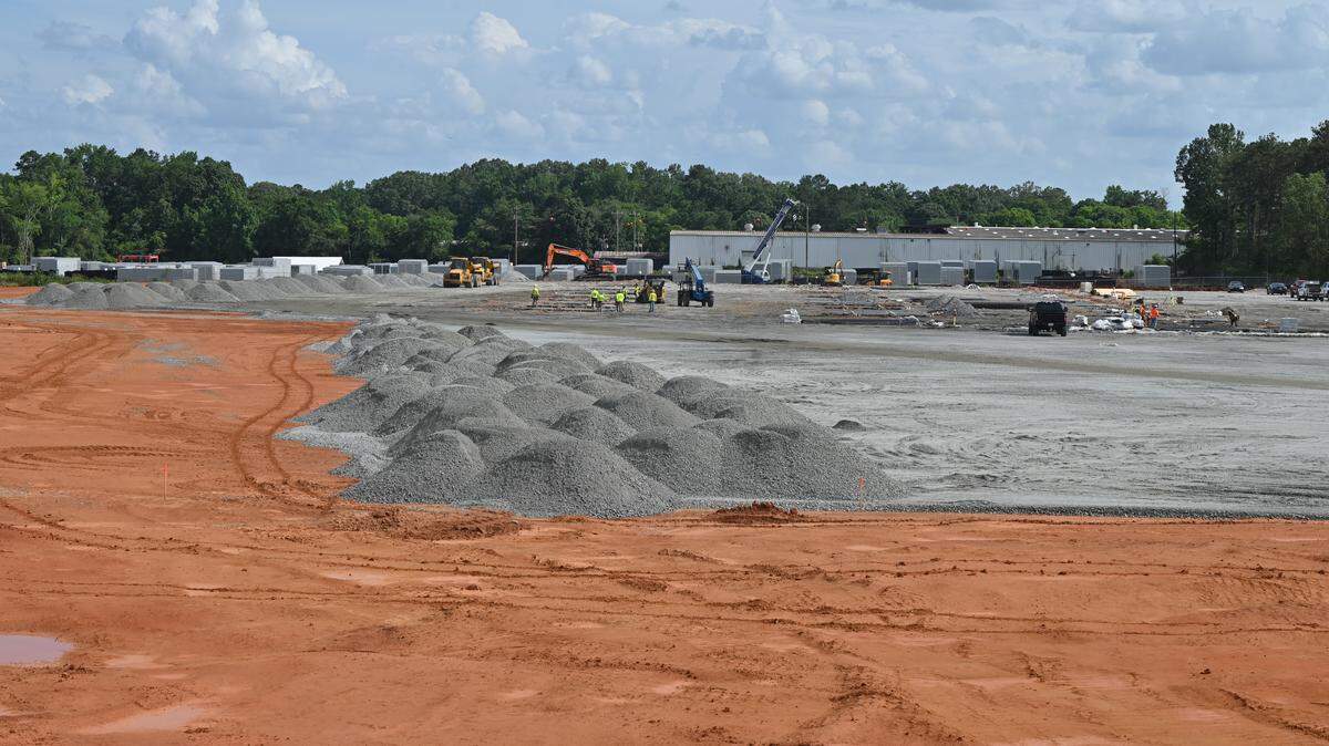 Construction crews work on the site of the new Unified Legacy manufacturing facility off Barnes Ferry Road on Wednesday, May 27, 2026, in Macon, Ga. Georgia-based manufacturing company Unified Legacy will invest $125 million in its new Macon facility.