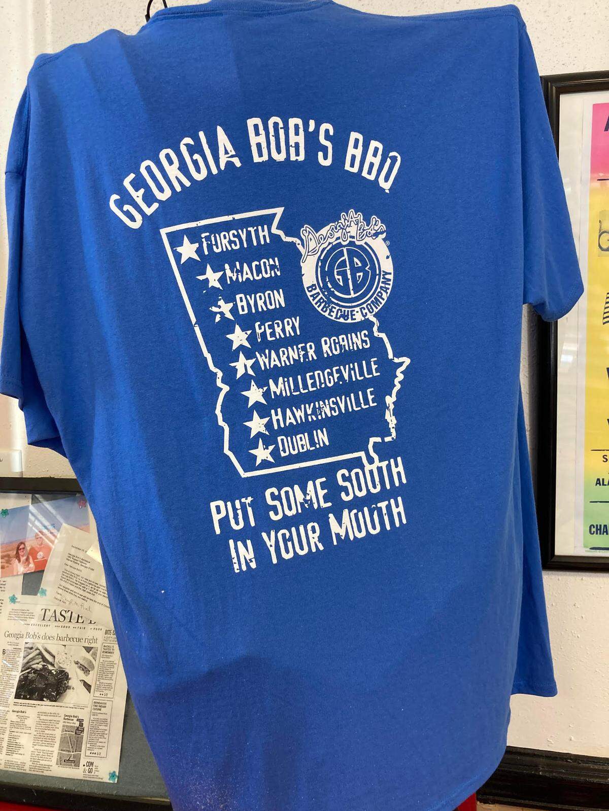 A Georgia Bob’s T-shirt.