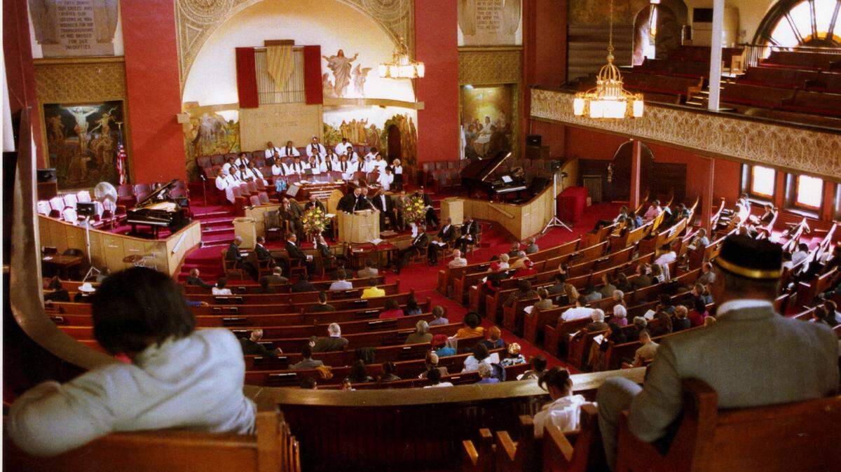 A 1996 photo shows an interior view of Pilgrim Baptist Church during a service.
