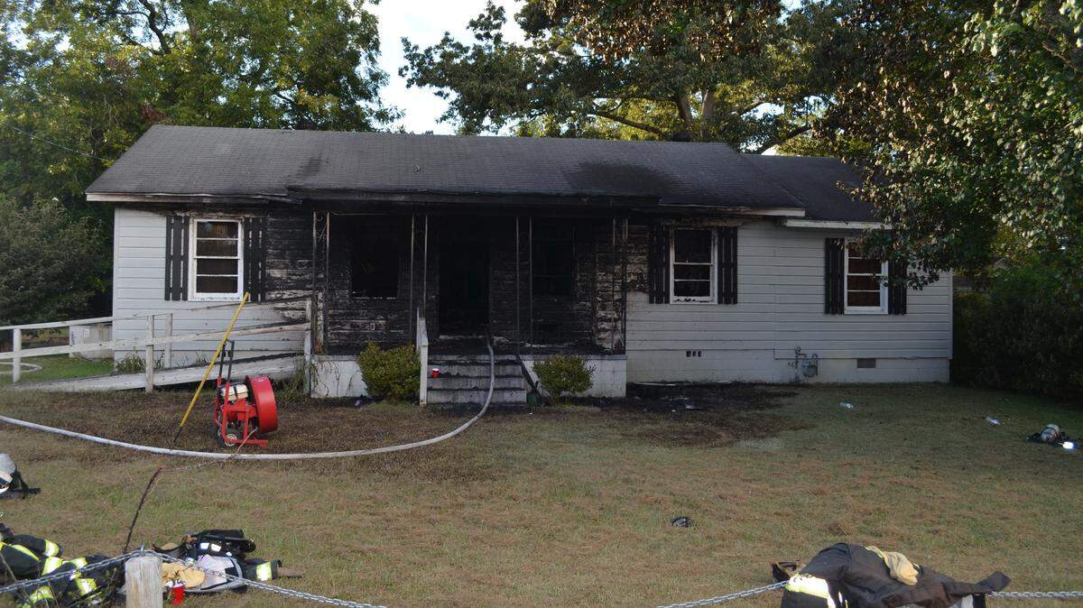 Food left unattended on the stove started a fatal house fire Thursday in Cochran where Elmon Lee Jackson, 83, and her son, Larry Jackson, 53, died of apparent smoke inhalation.