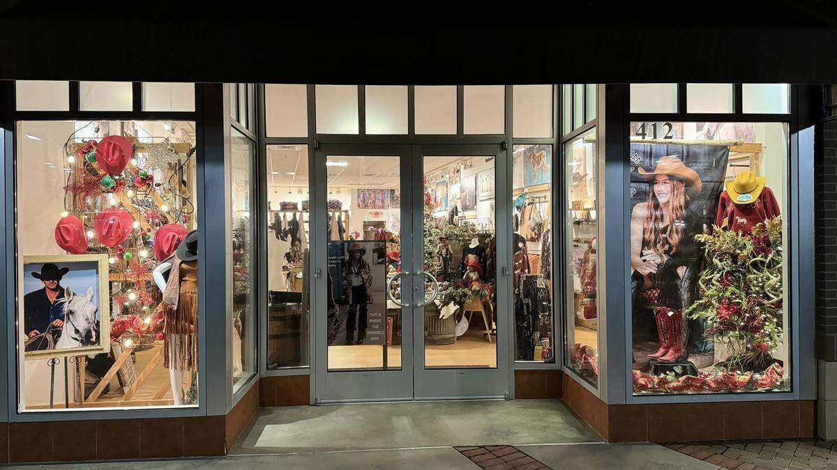 Branded Starr Western Boutique opens in Macon, GA.