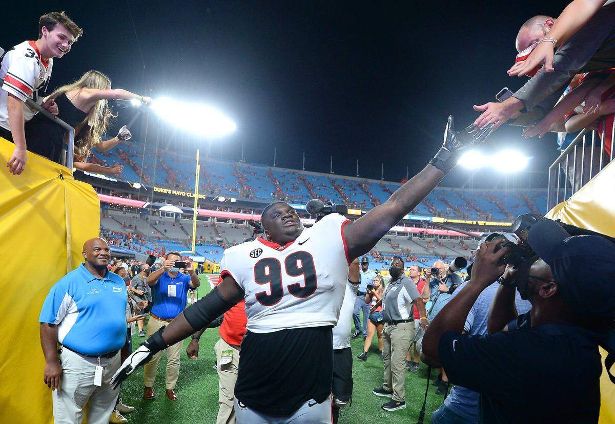 Georgia defensive lineman Jordan Davis was “slapping five” with fans following the Bulldogs’ 10-3 victory over Clemson in the season-opening Duke’s Mayo Classic in Charlotte last month.