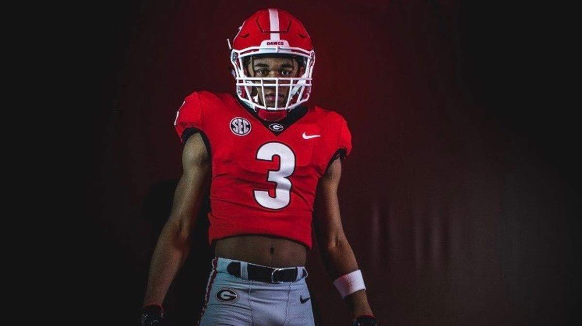 Jalen Perry poses for a photo on a recruiting visit to Georgia.