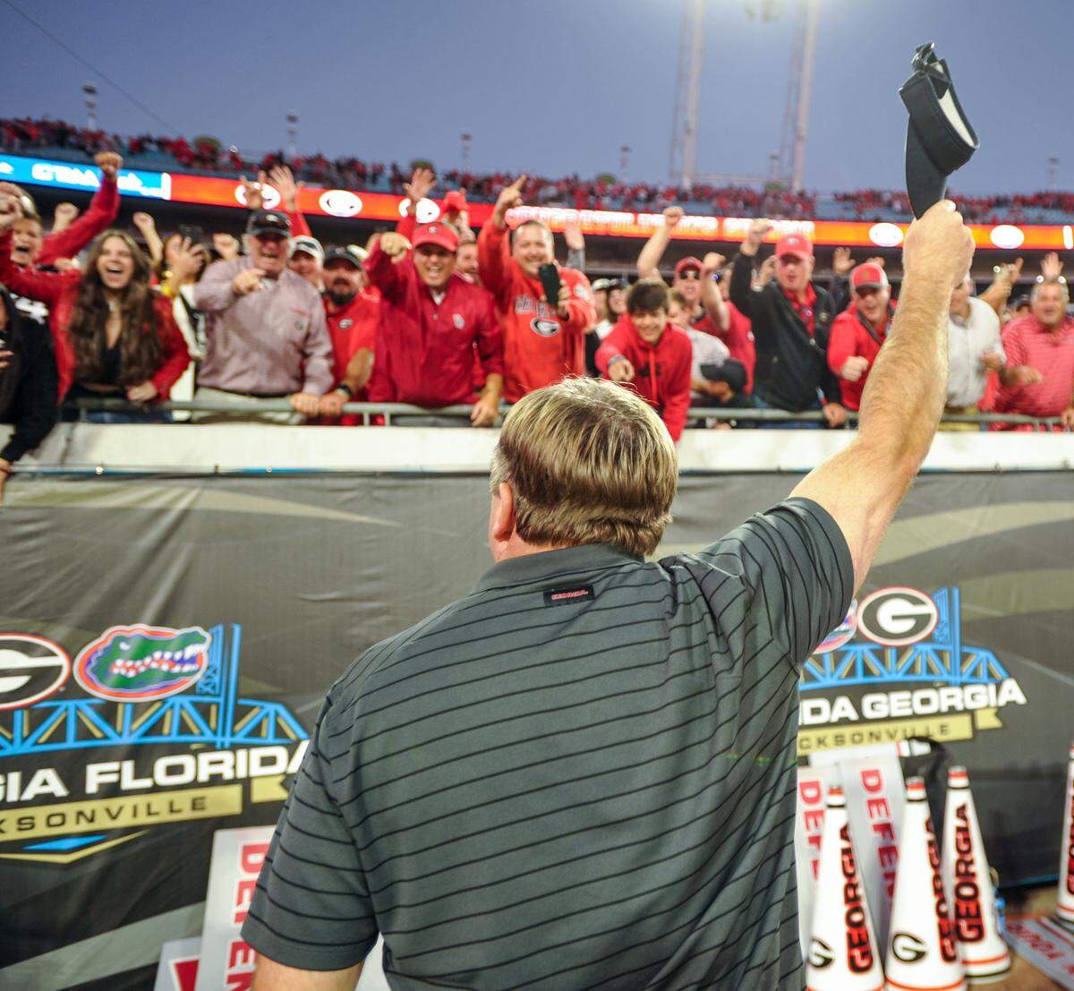 DONN RODENROTH,Jacksonville, Florida, 10/30/2021: Georgia Head Coach Kirby Smart thanks the crowd Saturday night after the Dawgs beat the Florida Gators 34-7.