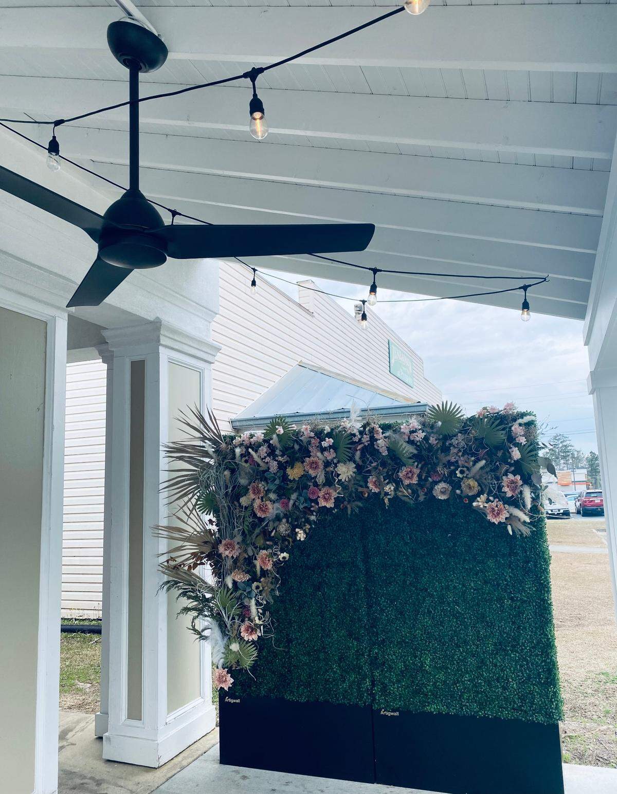 Circa in Macon now has a “selfie station,” which is a grass wall decorated with beautiful florals. It is the perfect way to capture a date night moment or night out.