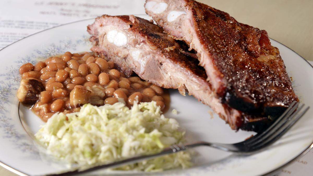 JASON VORHEES/THE TELEGRAPHSpare ribs, baked beans and coleslaw are among the menu items at Lil Benny’s Smokehouse in Macon.