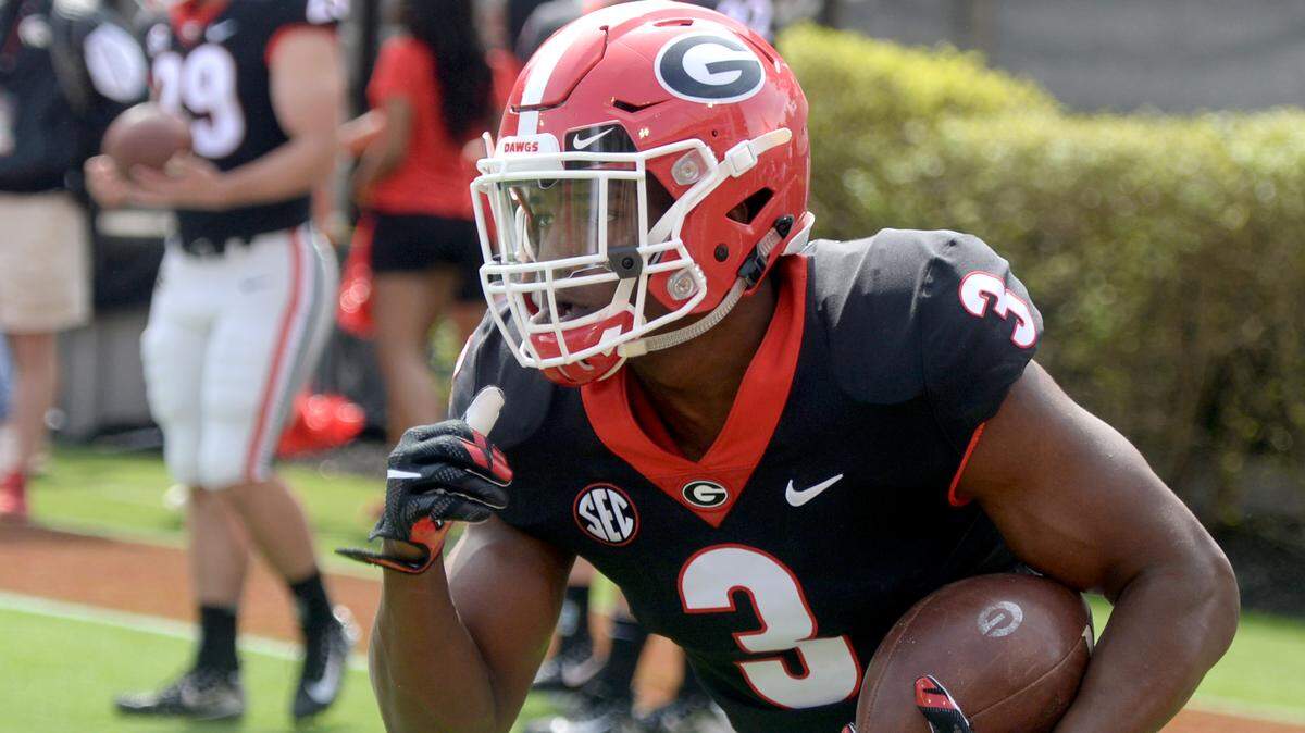 Georgia running back Zamir White takes a practice rep at G-Day in April.