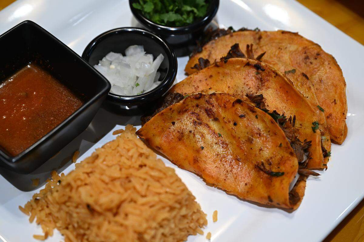 A quesabirria plate at El Metate Cantina Mexicana in Perry, Georgia.