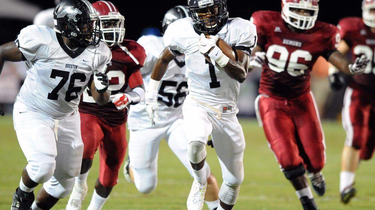 Houston County’s Darion Anderson (1) had a big season in 2004, but he has missed a lot of the 2015 season with a knee injury.