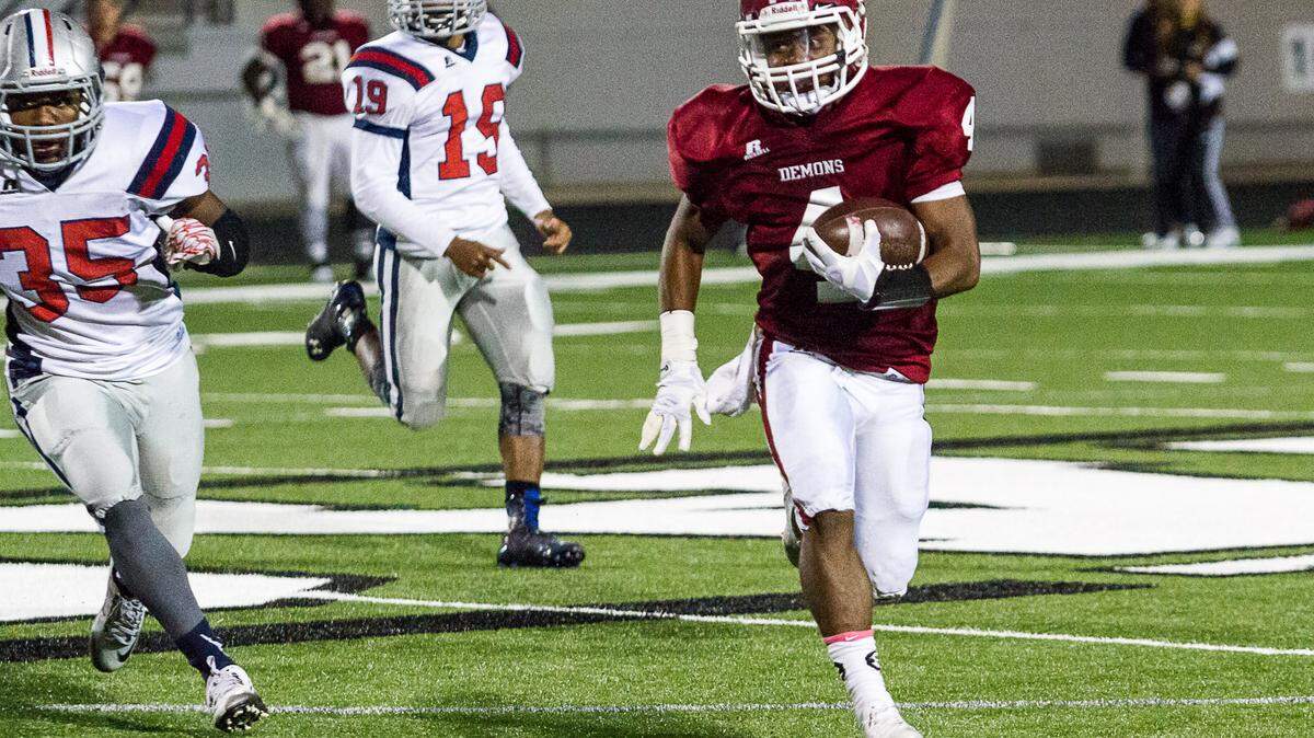 Warner Robins' D'Angelo Whitehead runs around end druing the second half of the Demons' game against Grovetown on Friday night.