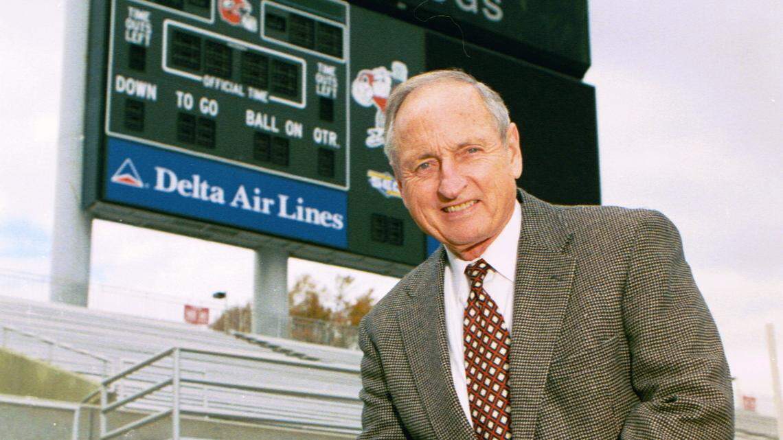 Sanford Stadium field dedication a ‘Georgia family’ affair for Vince Dooley