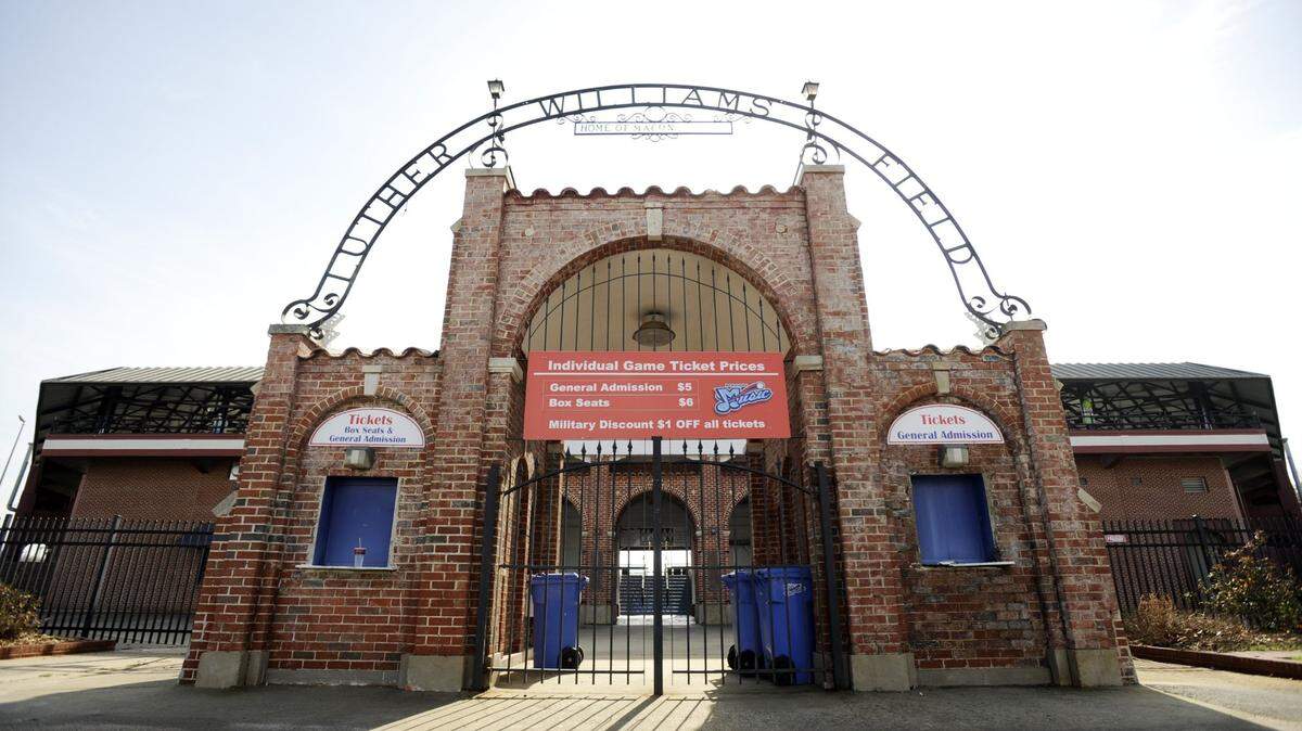 After breaking baseball’s color barrier, Jackie Robinson broke barriers in Macon