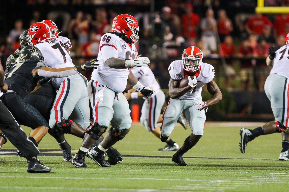 Georgia tailback Zamir White (3) during the Bulldogs’ game against the Vanderbilt Commodores at Vanderbilt Stadium in Nashville, Tenn., on Saturday, Aug. 31, 2019.