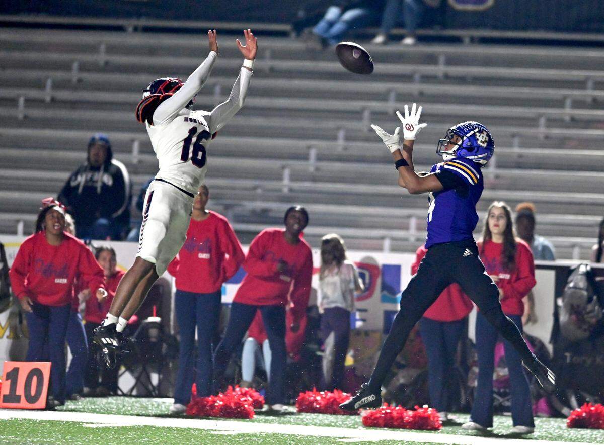 Jones County receiver Jaivon Solomon (4) hauls in a touchdown during the Greyhounds’ first-round playoff game against Northside-Columbus Friday night.